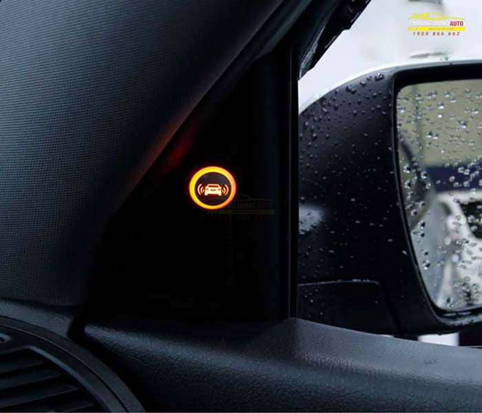 Cảnh báo điểm mù ô tô - tính năng an toàn cần thiết